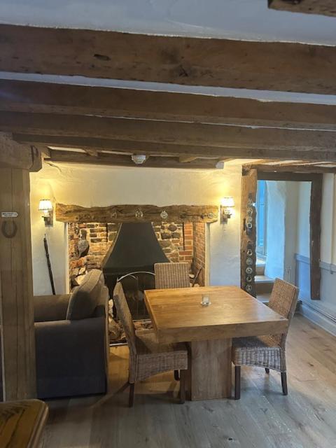 The Stonemasons Inn Петуърт Екстериор снимка