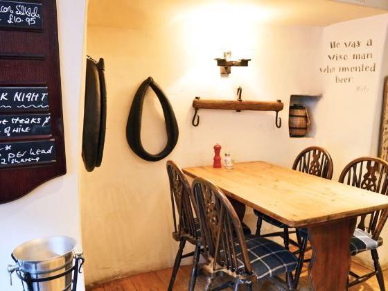 The Stonemasons Inn Петуърт Екстериор снимка